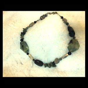 Green varied stone choker